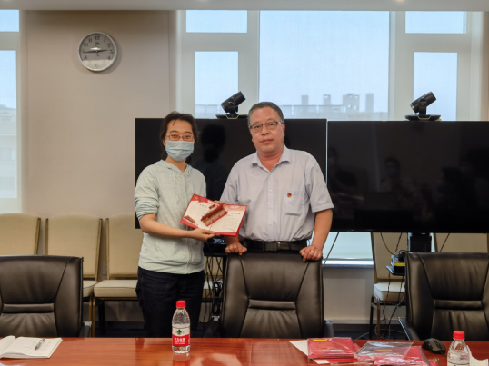 市教委办公室党支部开展主题党日活动