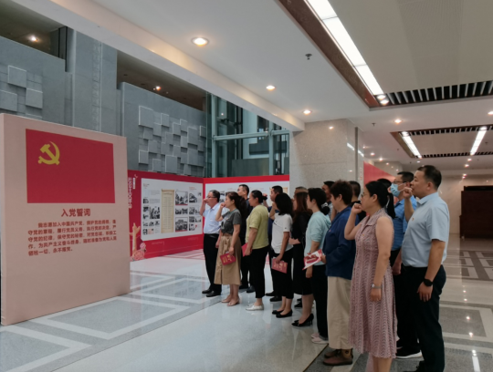 市教委办公室党支部开展主题党日活动