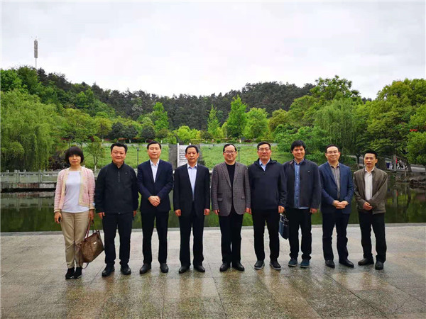 市教委领导带队赴湖北省调研教育对口协作工作1.jpg