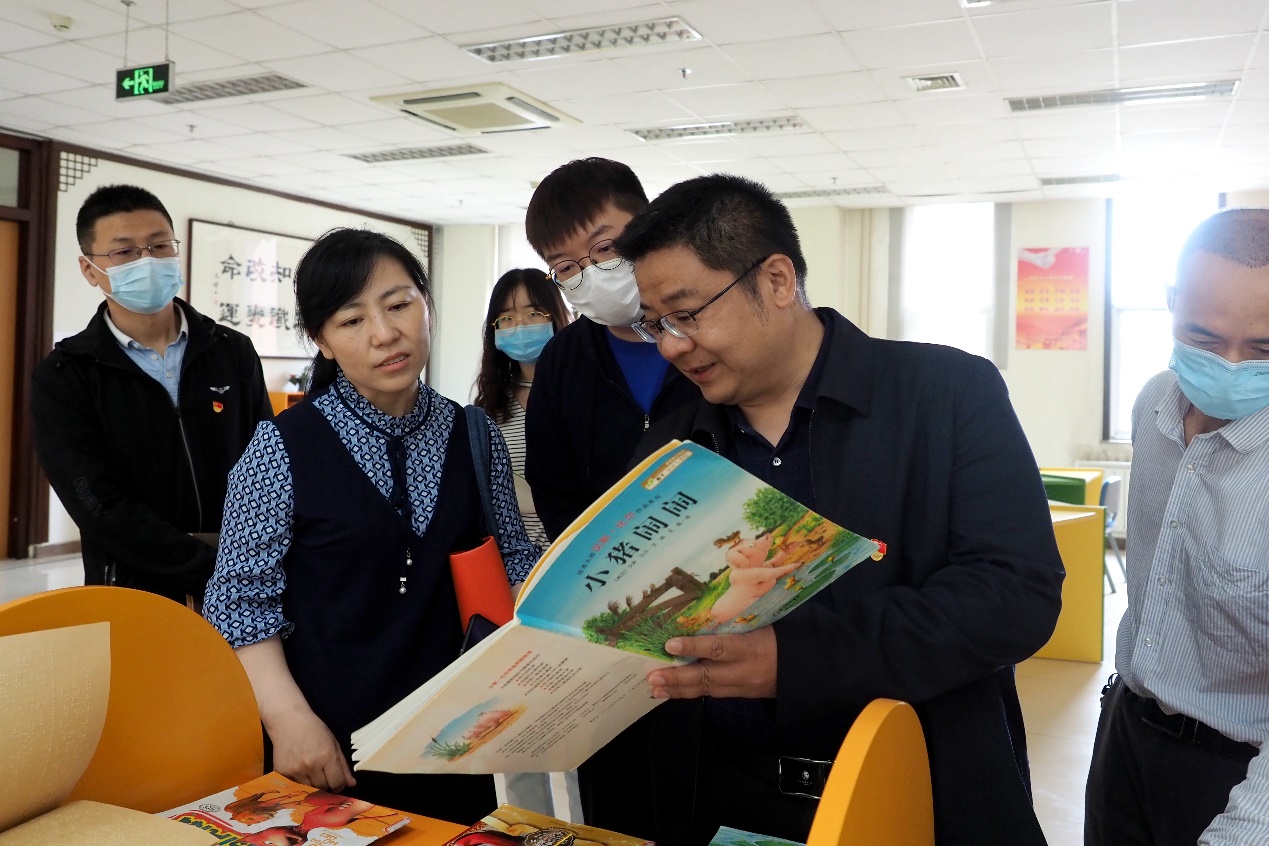 北京市盲人学校党委与中央美院党委组织部开展“同守初心、以美育人”党建共建活动