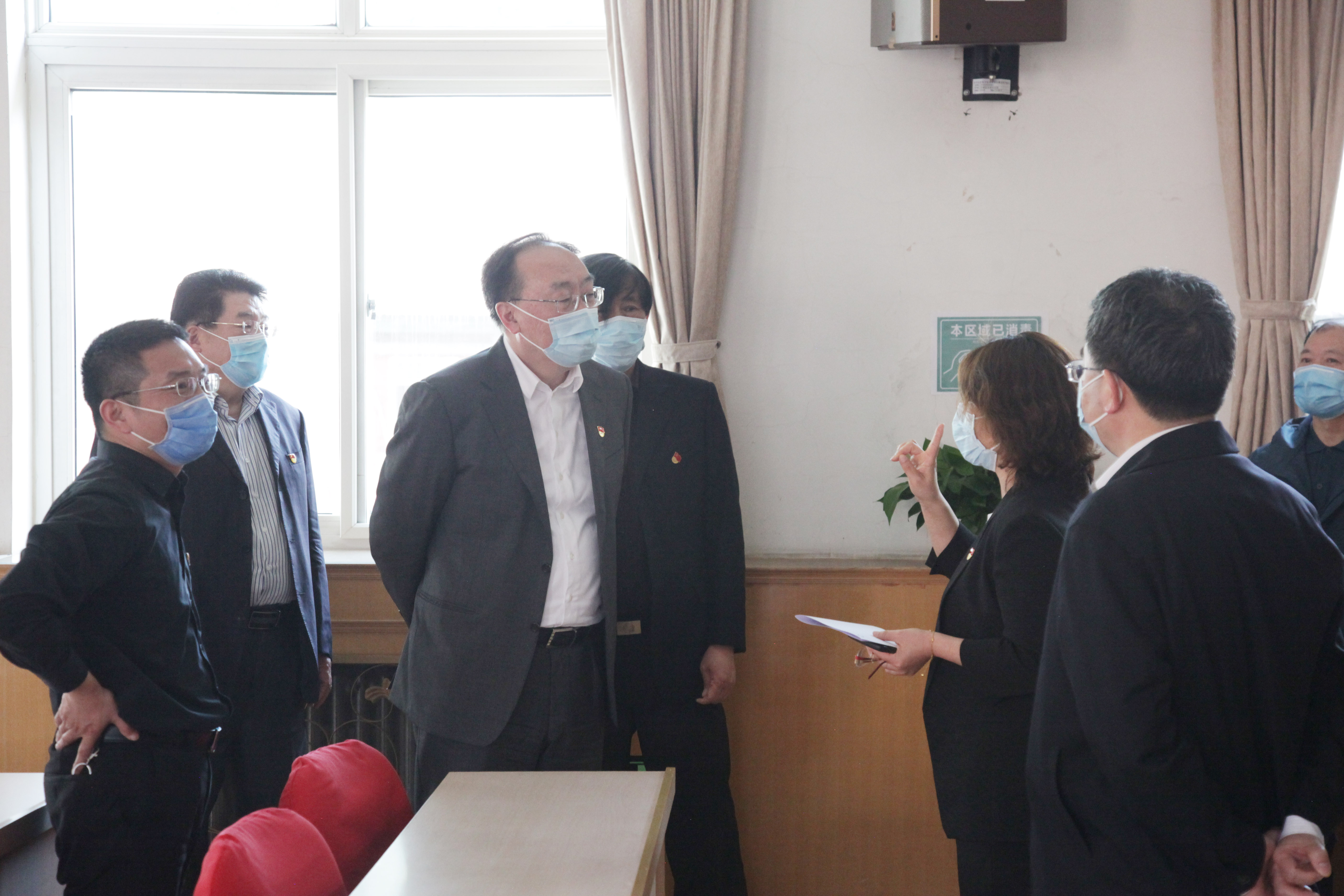 张革书记到北京教育老干部活动中心通报情况指导工作