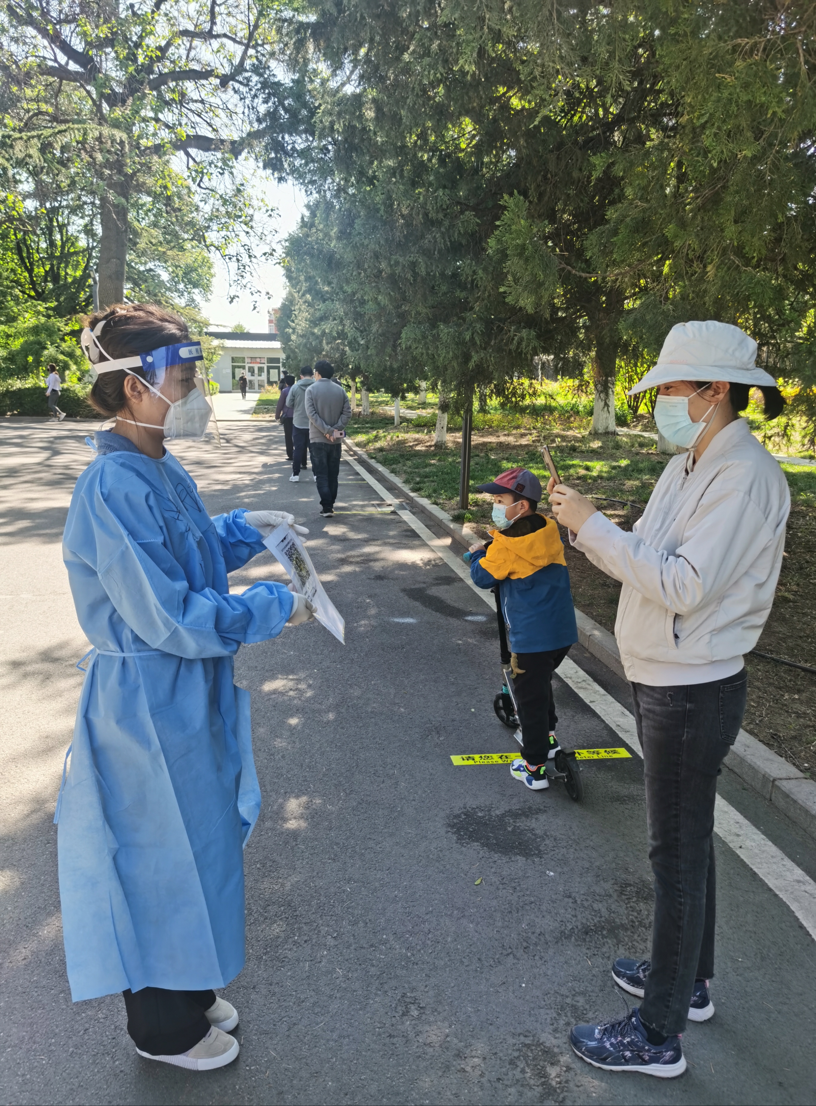 北京市数字教育中心青年党员积极参加社区疫情防控工作
