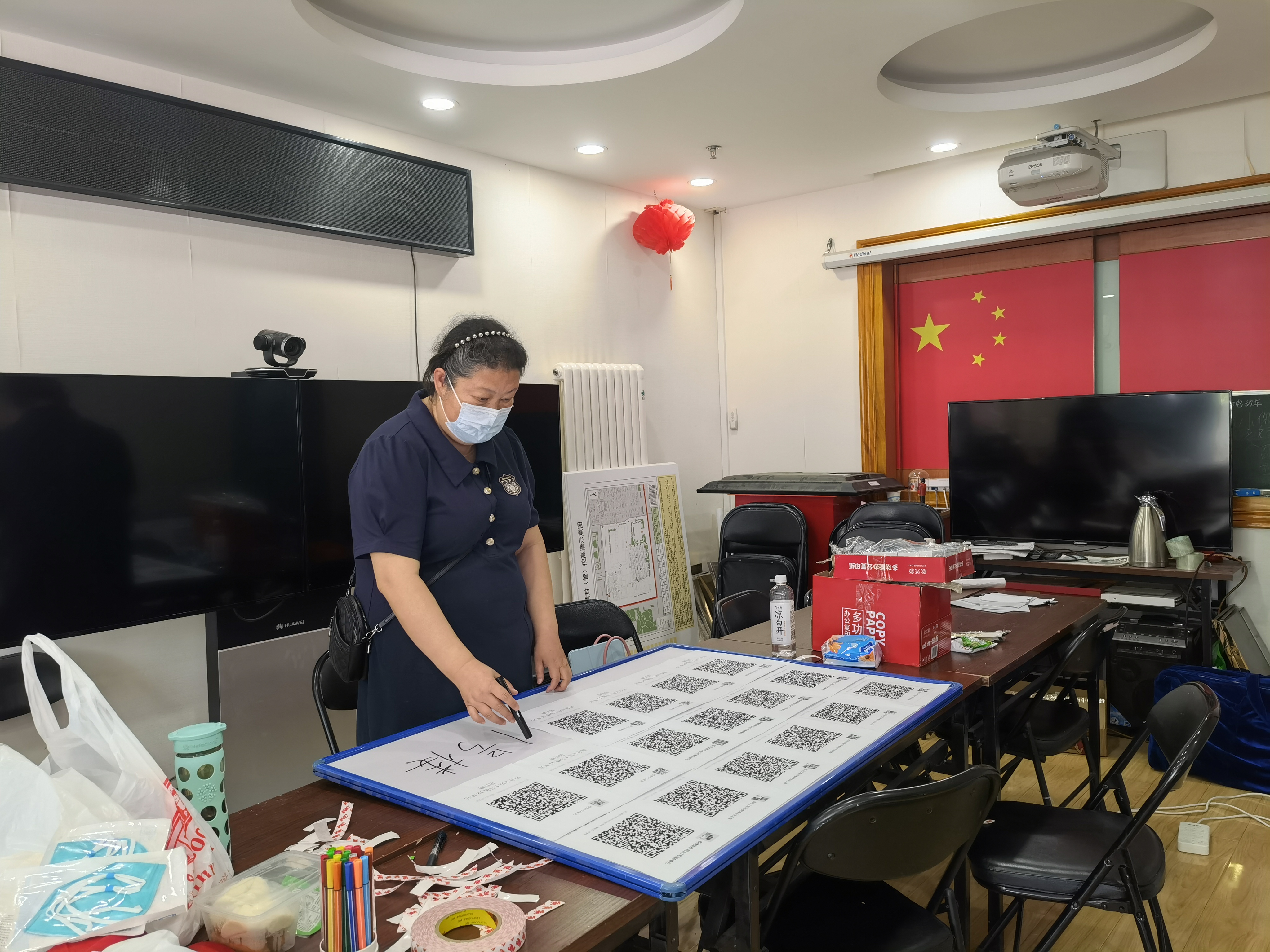 用坚守和奉献诠释责任和担当