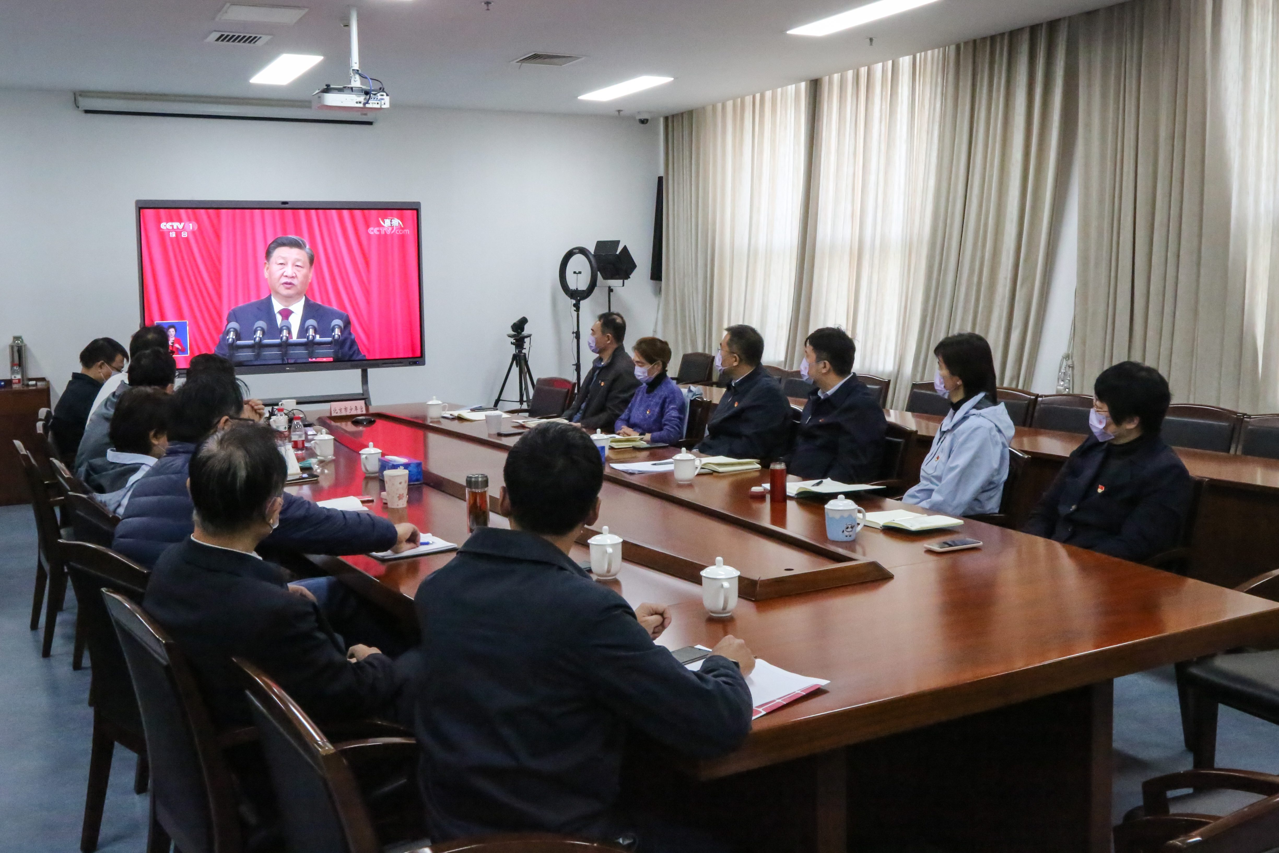 两委机关系统各级党组织认真组织 收听收看党的二十大开幕会.png