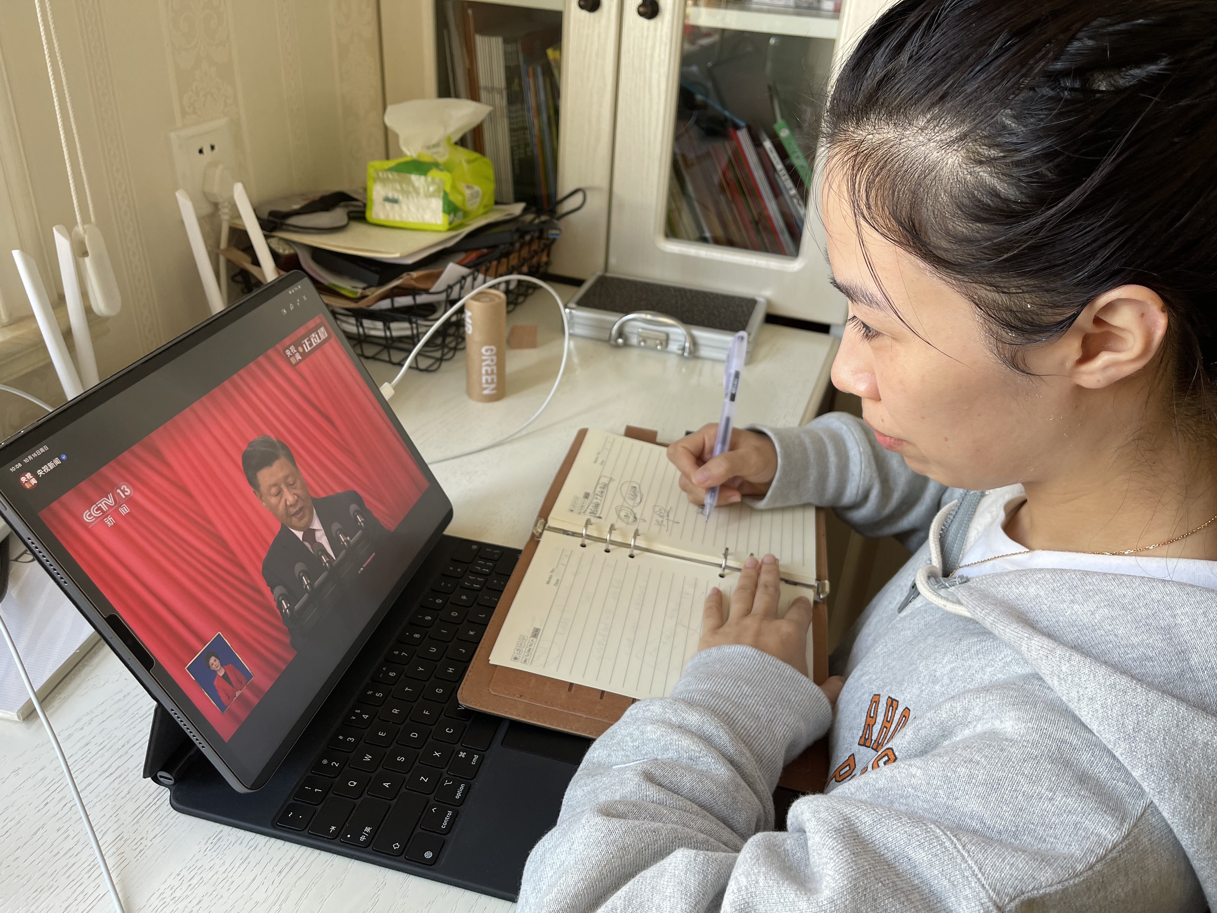 两委机关系统各级党组织认真组织 收听收看党的二十大开幕会.png