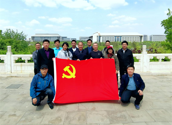 清风相伴   使命在肩.png