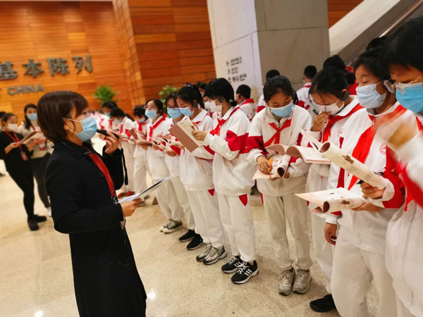 朝阳区初二年级学生走进中国国家博物馆.jpg 朝阳区初二年级学生走进中国国家博物馆.jpg