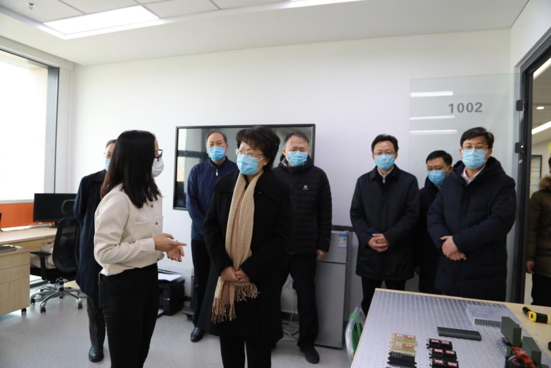 翁铁慧调研北京高校大学生就业创业工作