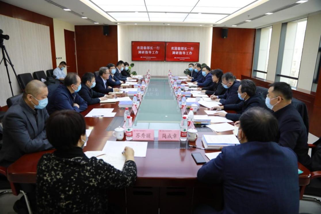 翁铁慧调研北京高校大学生就业创业工作