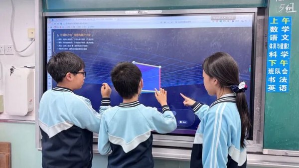 新华社：AI劲风扑面，中小学教育如何“进化”？