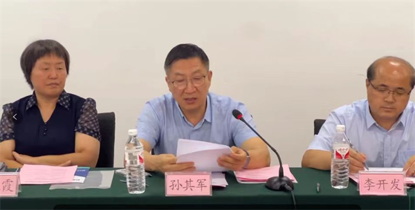 北京市“八五”普法中期评估验收小组实地检查教育系统普法工作