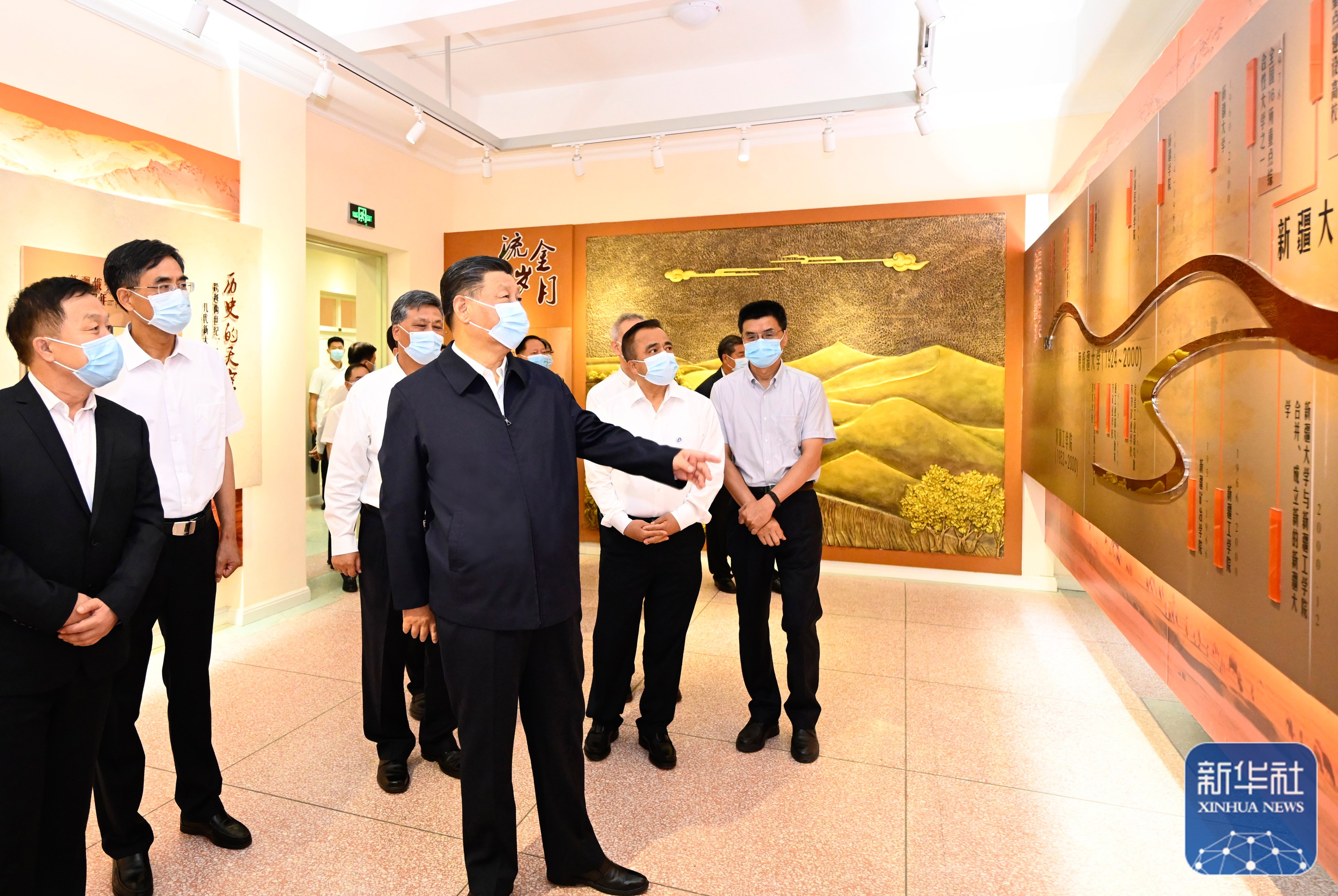 习近平在新疆考察