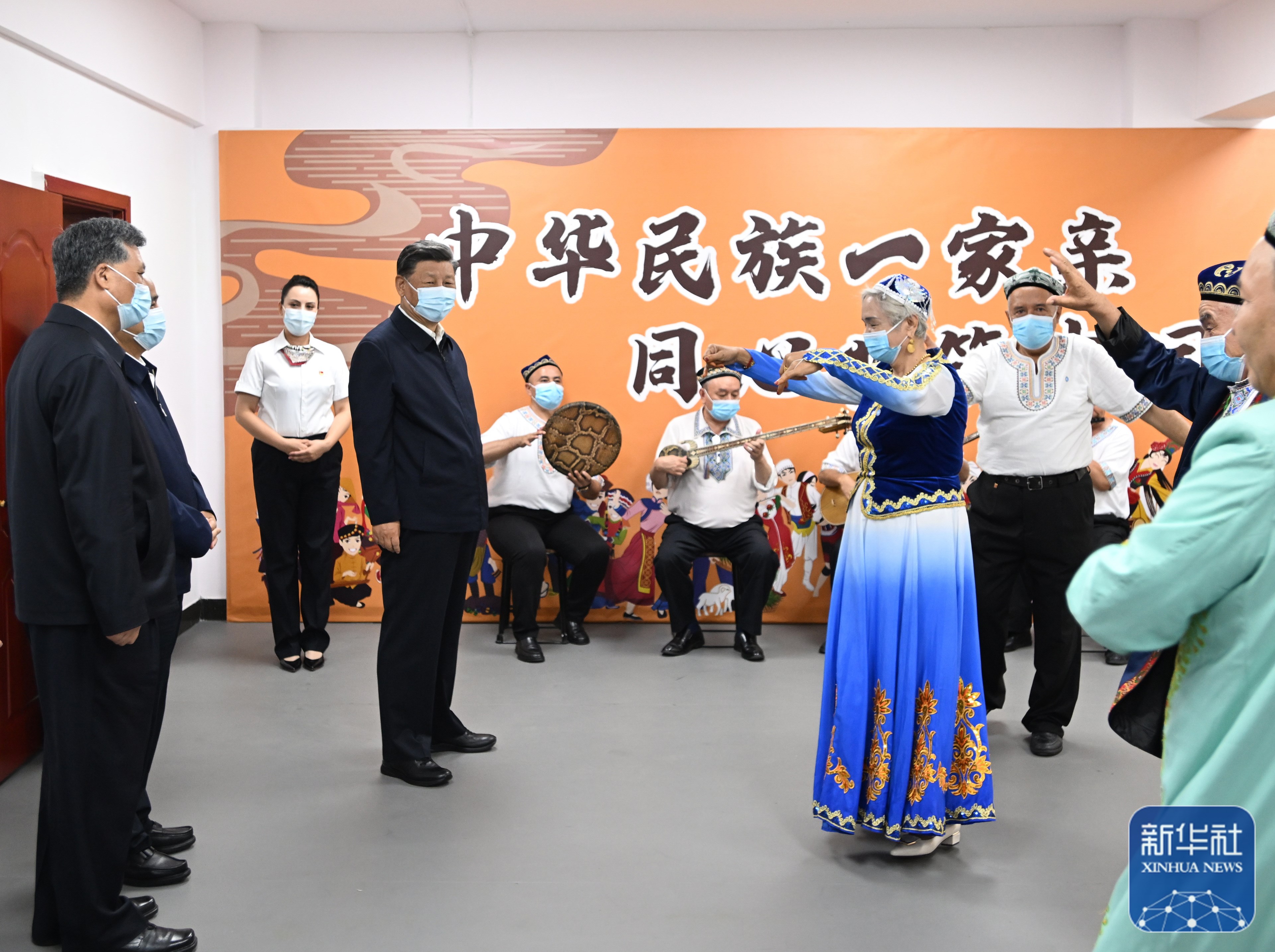 习近平在新疆考察