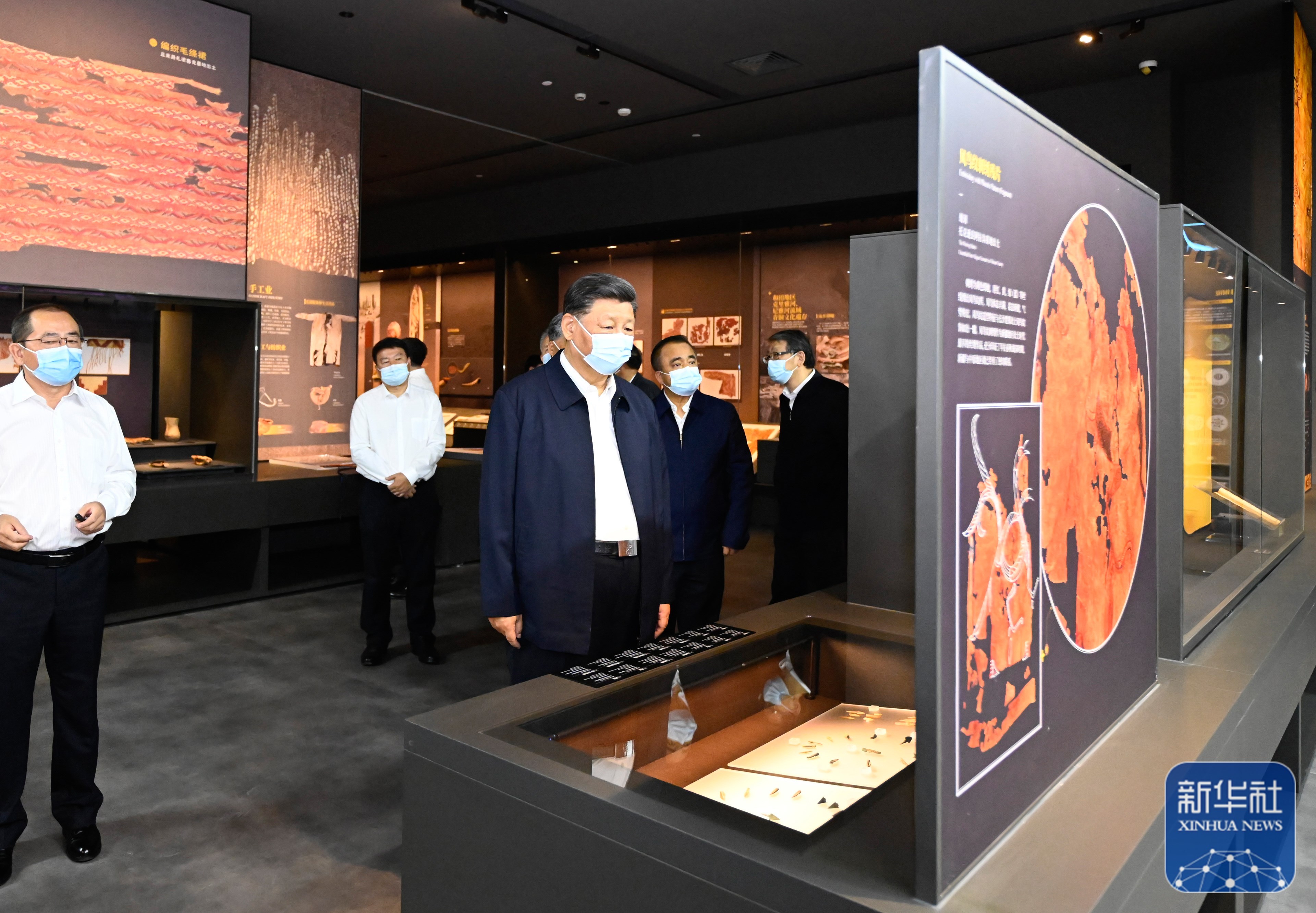 习近平在新疆考察