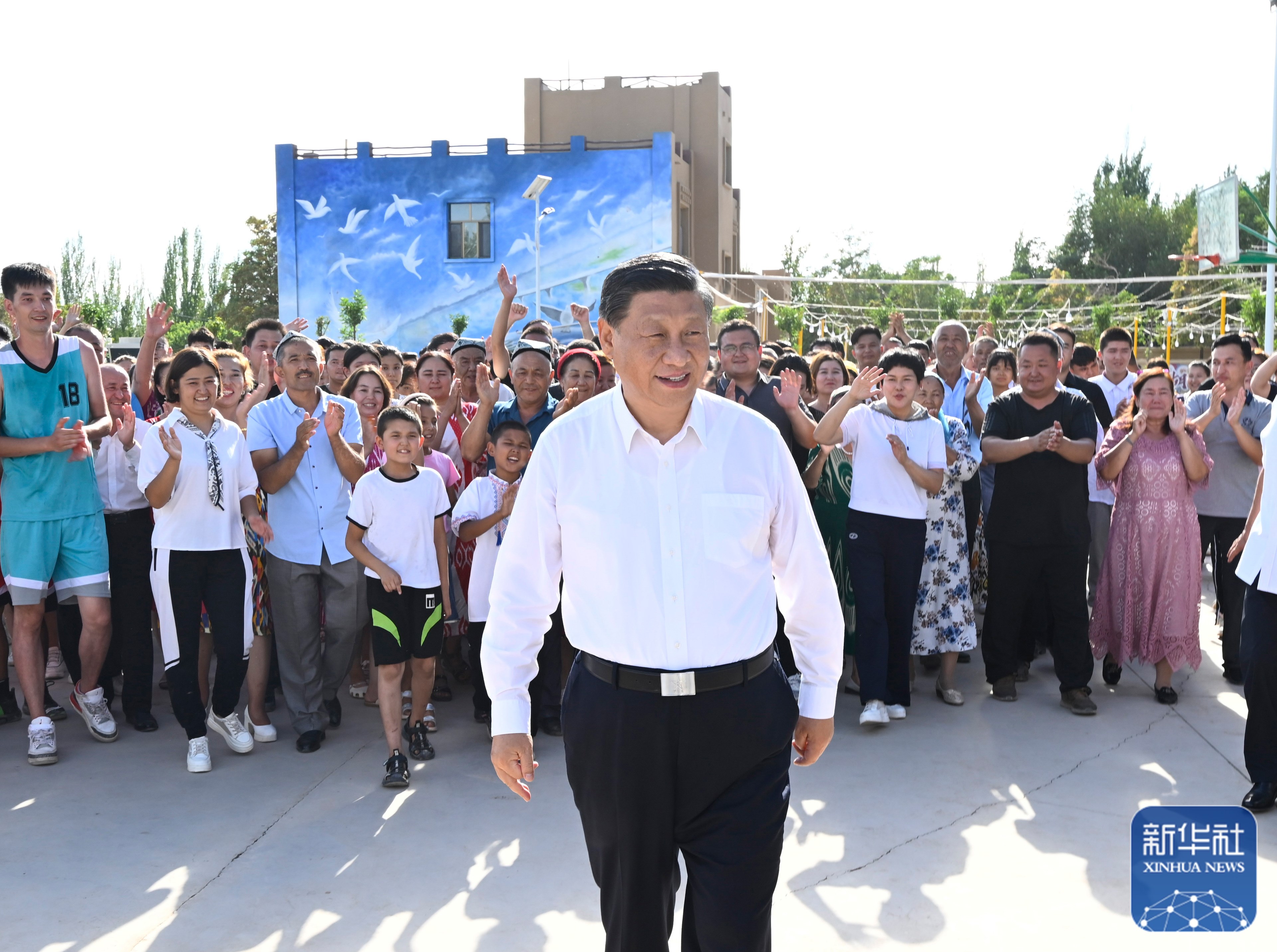 习近平在新疆考察