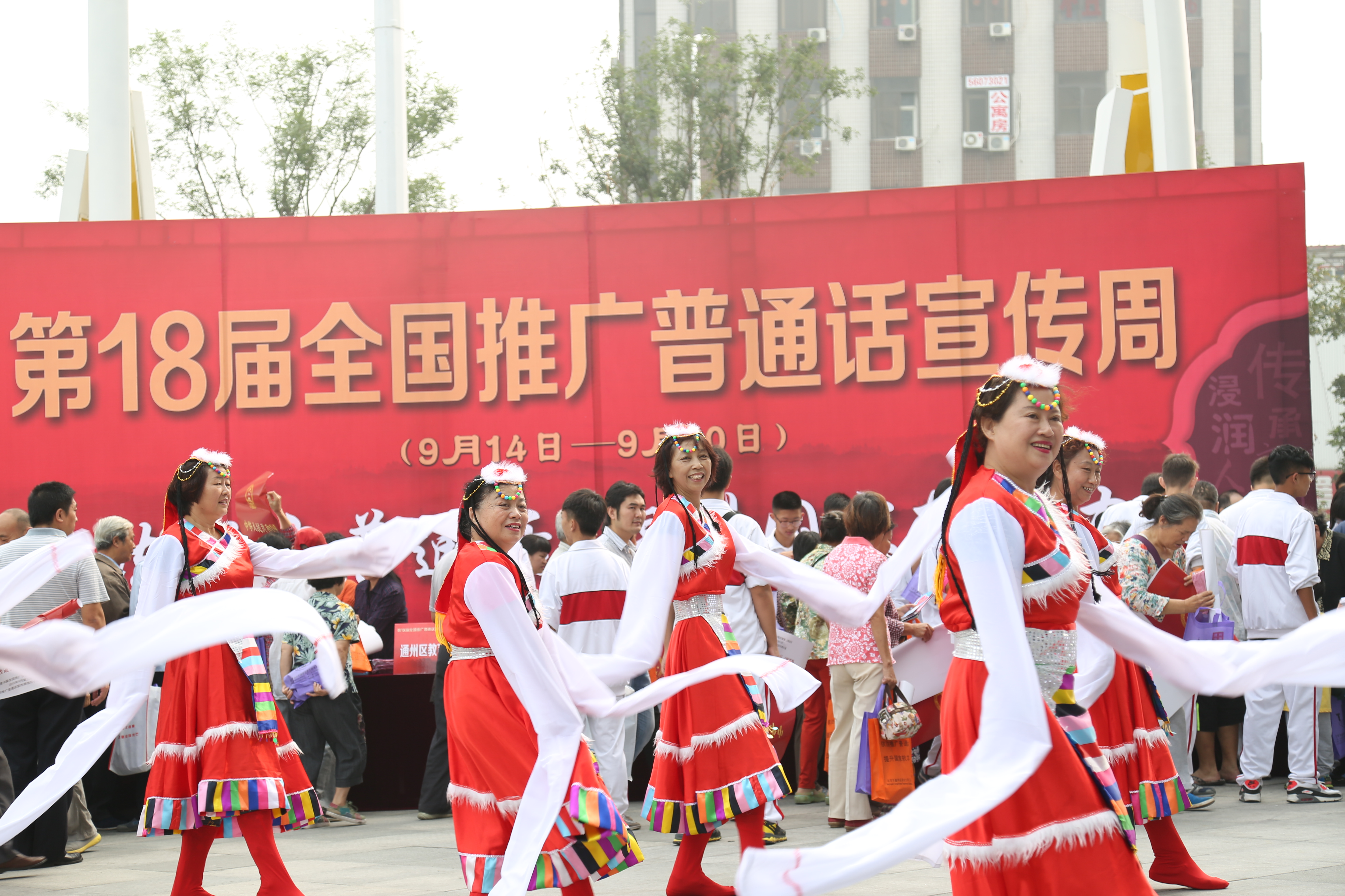 老年舞蹈团表演节目.JPG 老年舞蹈团表演节目.JPG