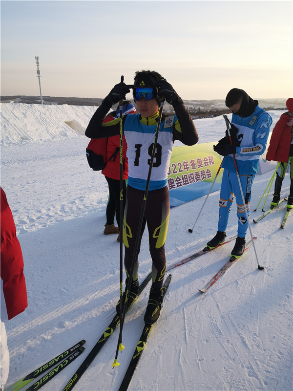 全国学校冰雪运动竞赛暨冰雪嘉年华活动 (10).jpg