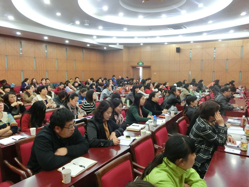 全市各区县一百多位教师参加会议.JPG 全市各区县一百多位教师参加会议.JPG